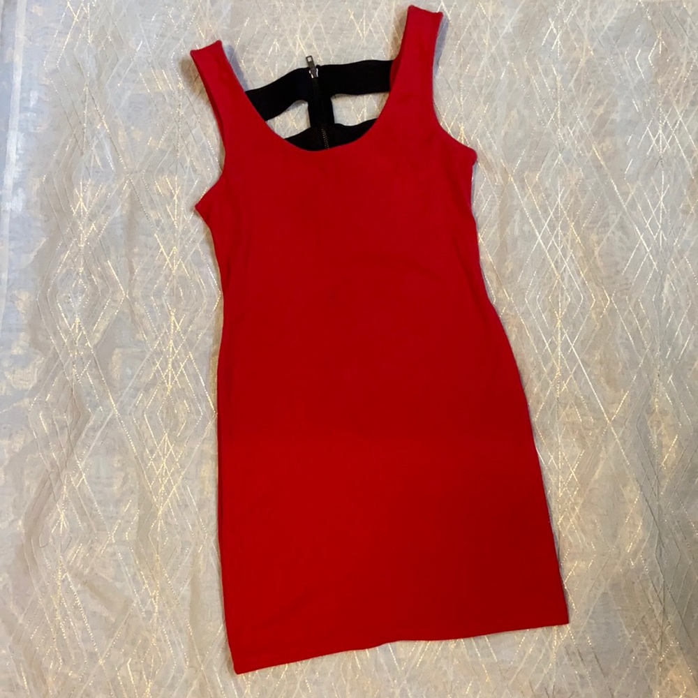 🌸3/$15 Forever 21 sexy red dress with cage back